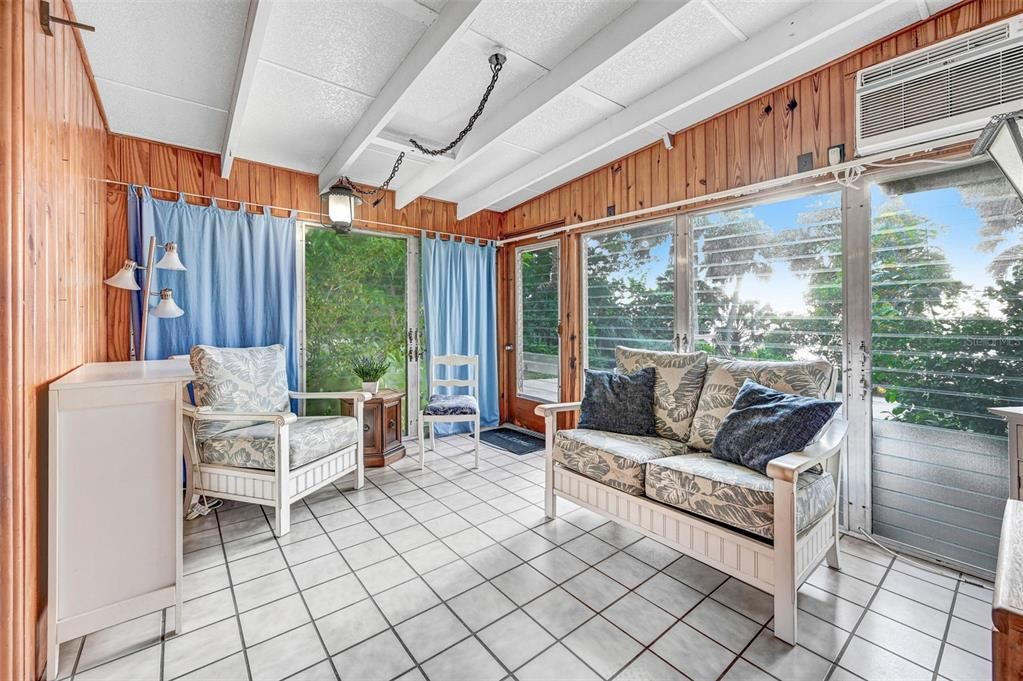 En Venta: $925,000 (3 camas, 2 baños, 1639 Pies cuadrados)