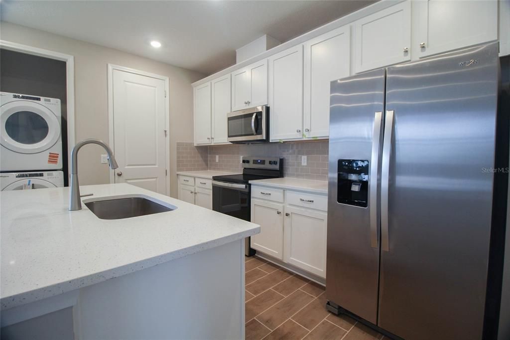 出租: $1,650 (1 贝兹, 1 浴室, 850 平方英尺)