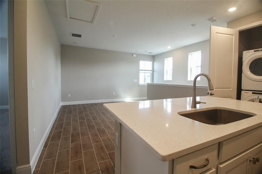 出租: $1,650 (1 贝兹, 1 浴室, 850 平方英尺)