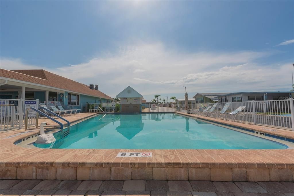 На продажу: $115,000 (2 спален, 1 ванн, 672 Квадратных фут)