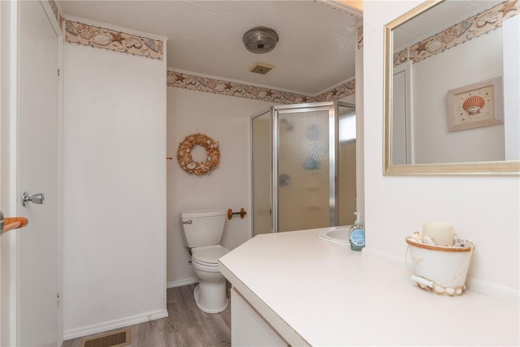 На продажу: $115,000 (2 спален, 1 ванн, 672 Квадратных фут)