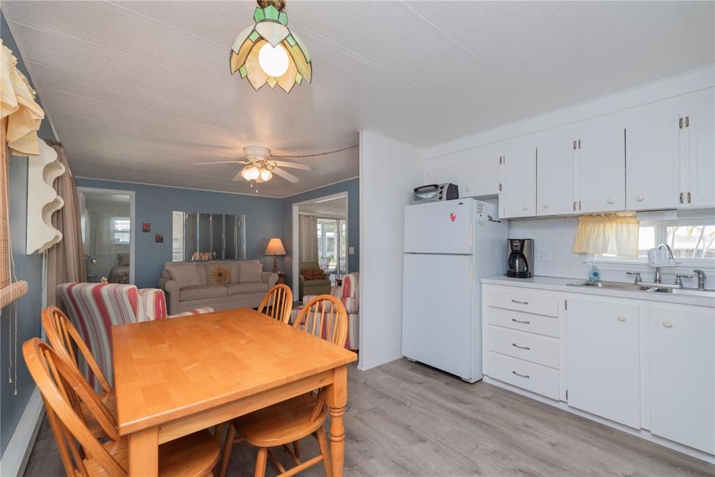 На продажу: $115,000 (2 спален, 1 ванн, 672 Квадратных фут)