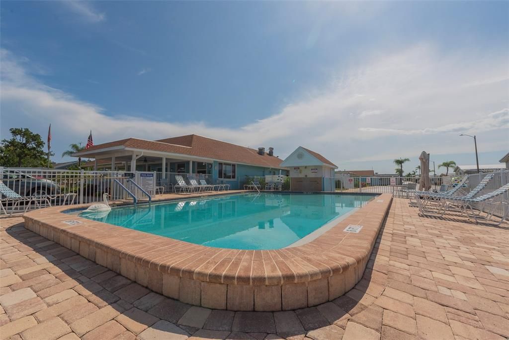 На продажу: $115,000 (2 спален, 1 ванн, 672 Квадратных фут)