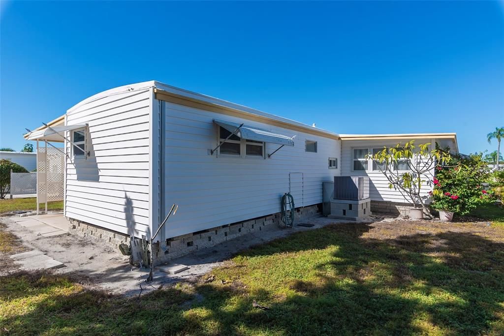 На продажу: $115,000 (2 спален, 1 ванн, 672 Квадратных фут)