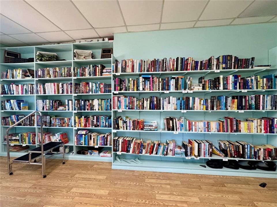 На продажу: $115,000 (2 спален, 1 ванн, 672 Квадратных фут)