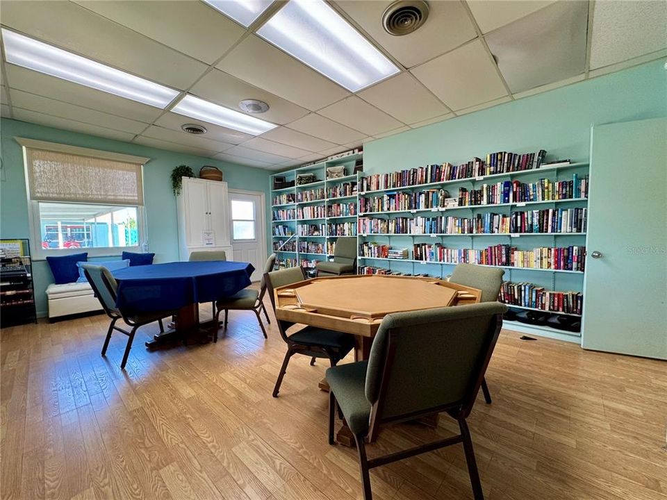 На продажу: $115,000 (2 спален, 1 ванн, 672 Квадратных фут)