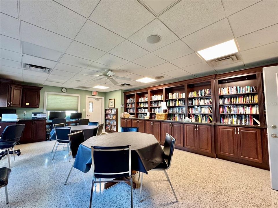 На продажу: $115,000 (2 спален, 1 ванн, 672 Квадратных фут)