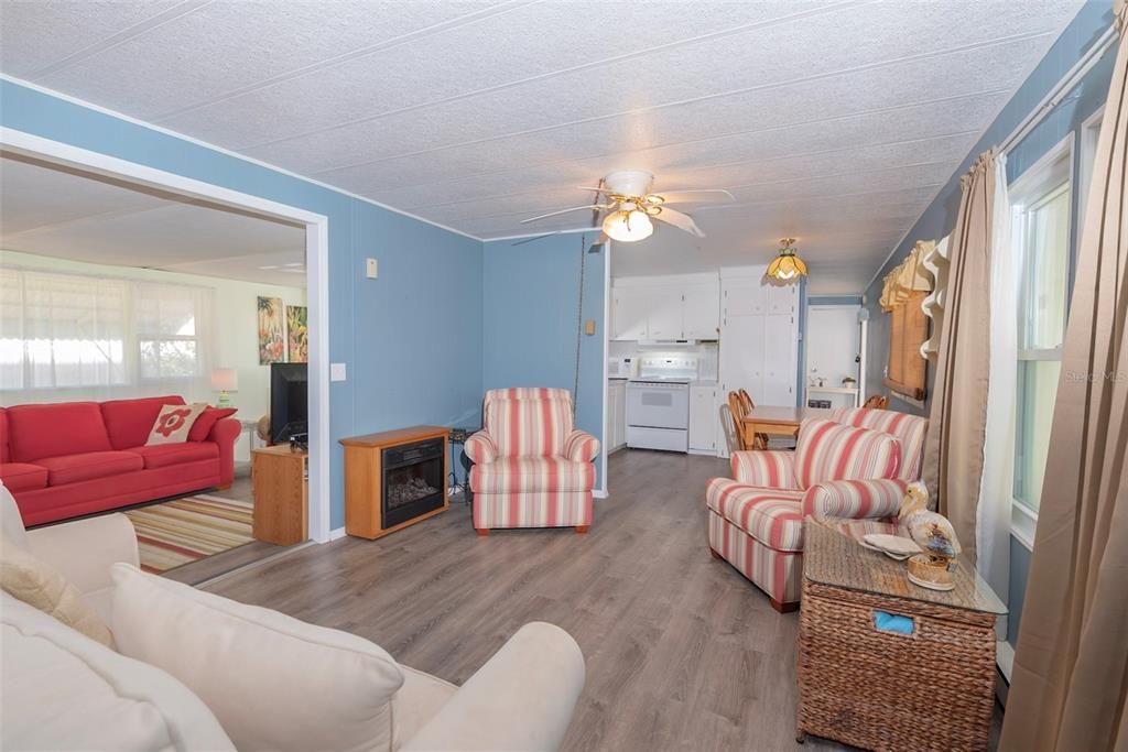 На продажу: $115,000 (2 спален, 1 ванн, 672 Квадратных фут)