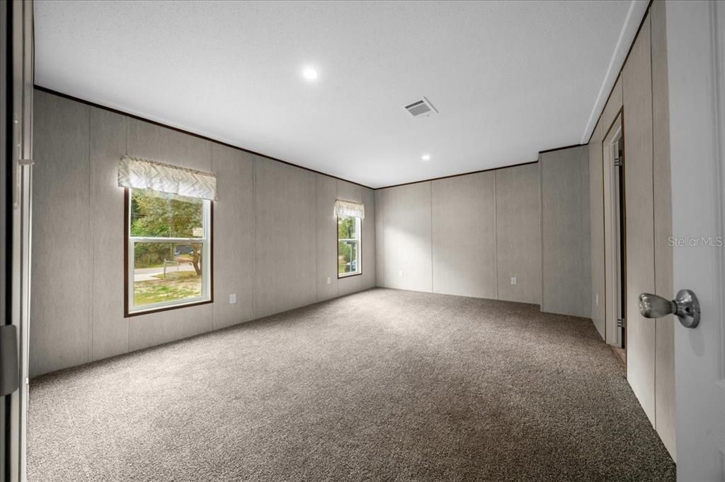 For Sale: $215,000 (3 beds, 2 baths, 1352 Square Feet)