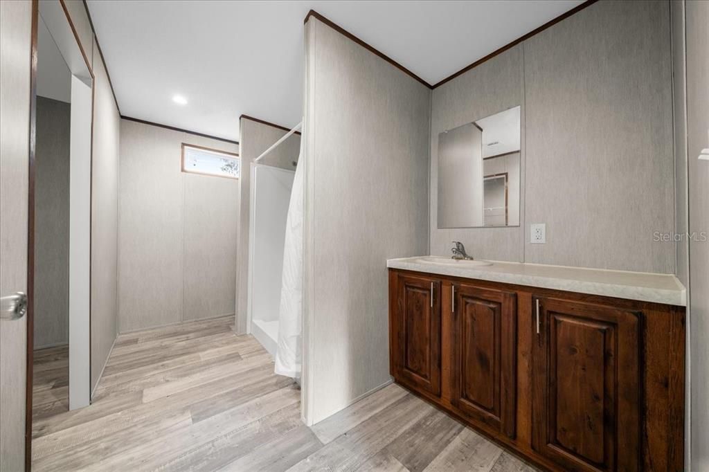 For Sale: $215,000 (3 beds, 2 baths, 1352 Square Feet)