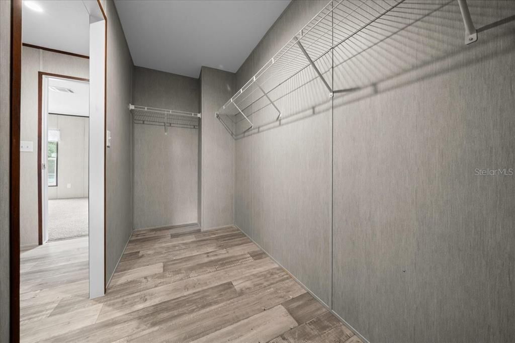 For Sale: $215,000 (3 beds, 2 baths, 1352 Square Feet)