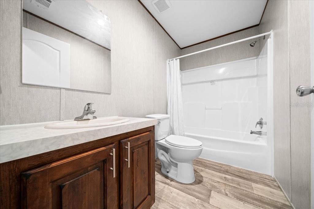 For Sale: $215,000 (3 beds, 2 baths, 1352 Square Feet)