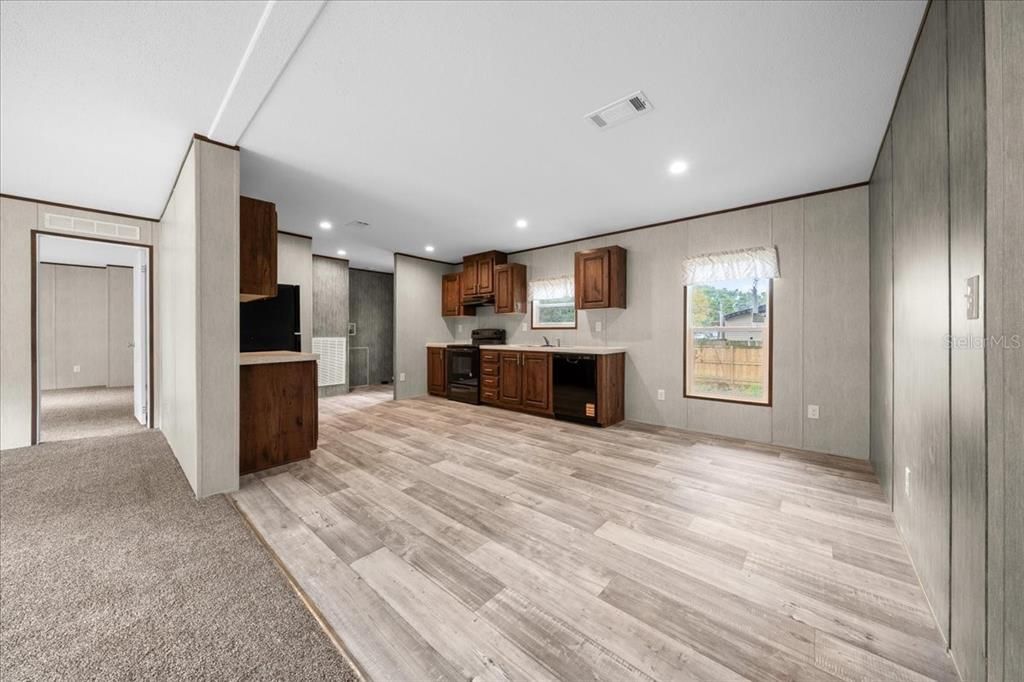 For Sale: $215,000 (3 beds, 2 baths, 1352 Square Feet)