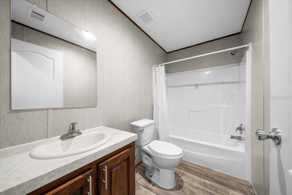 For Sale: $215,000 (3 beds, 2 baths, 1352 Square Feet)