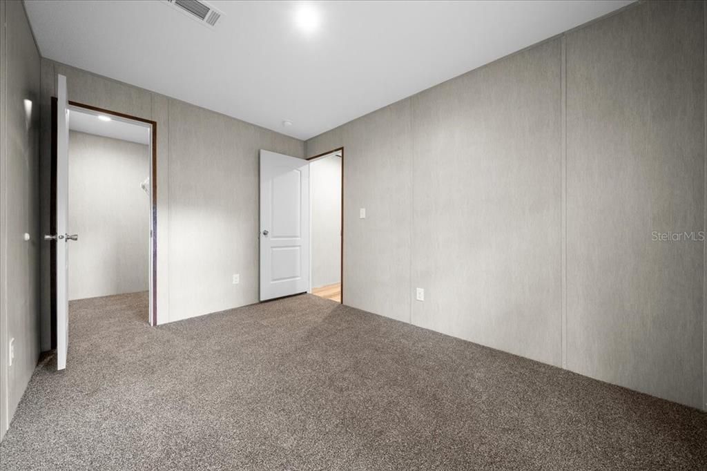 For Sale: $215,000 (3 beds, 2 baths, 1352 Square Feet)