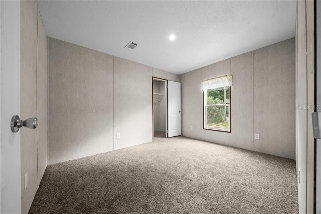 For Sale: $215,000 (3 beds, 2 baths, 1352 Square Feet)