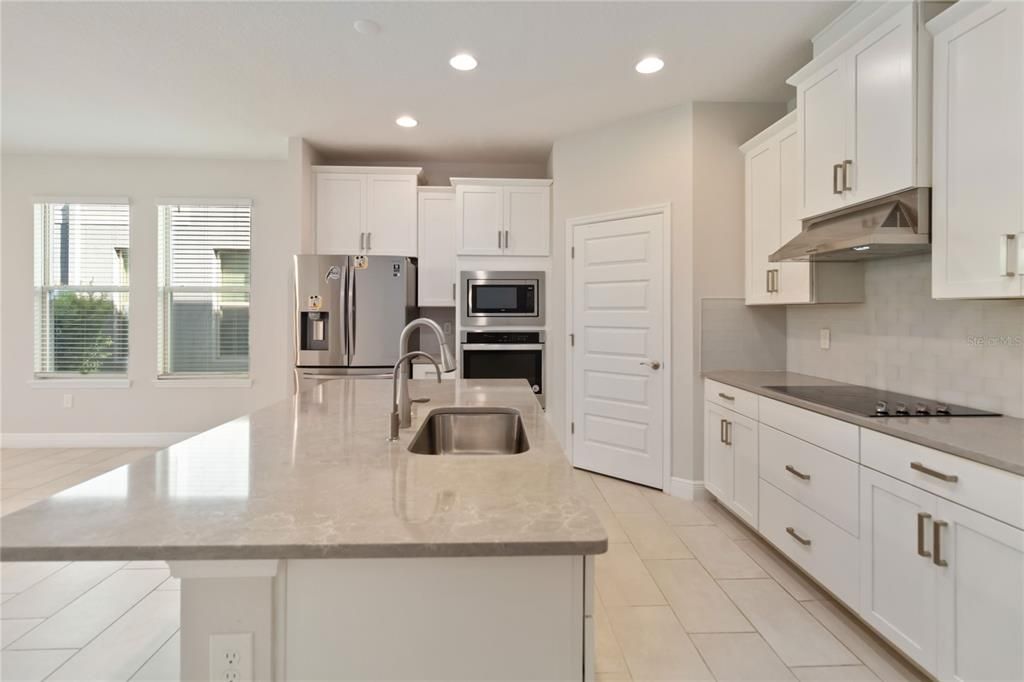 For Sale: $785,000 (4 beds, 3 baths, 2909 Square Feet)