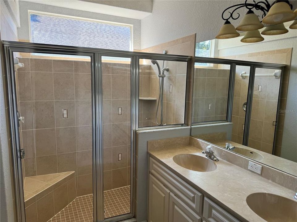 出租: $1,875 (3 贝兹, 2 浴室, 1984 平方英尺)