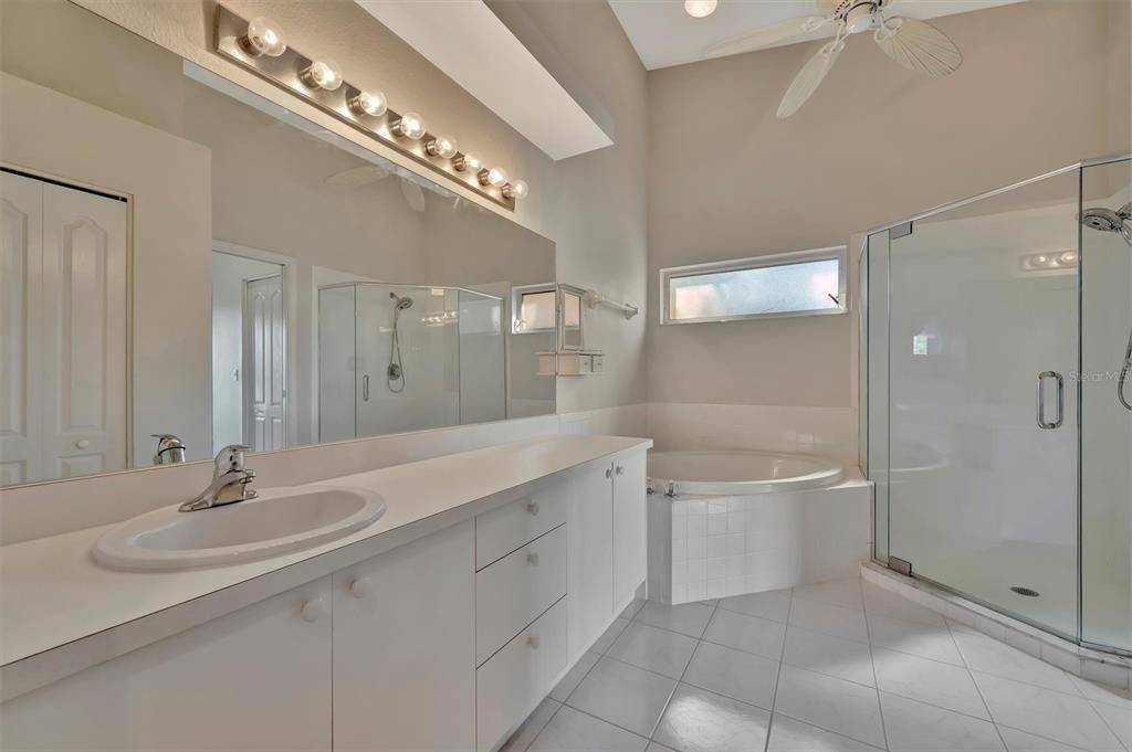 For Sale: $285,000 (2 beds, 2 baths, 1684 Square Feet)