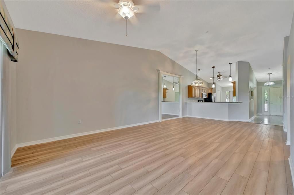 For Sale: $285,000 (2 beds, 2 baths, 1684 Square Feet)