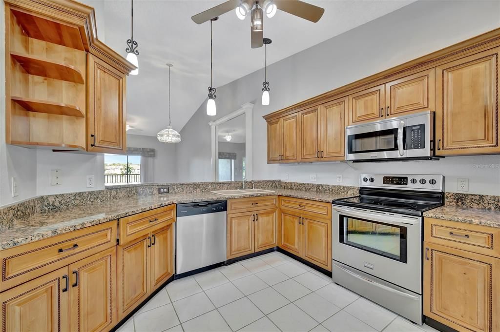 For Sale: $285,000 (2 beds, 2 baths, 1684 Square Feet)