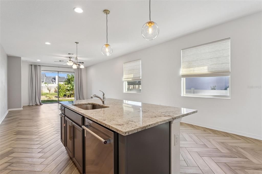 Activo con contrato: $514,900 (3 camas, 2 baños, 2088 Pies cuadrados)