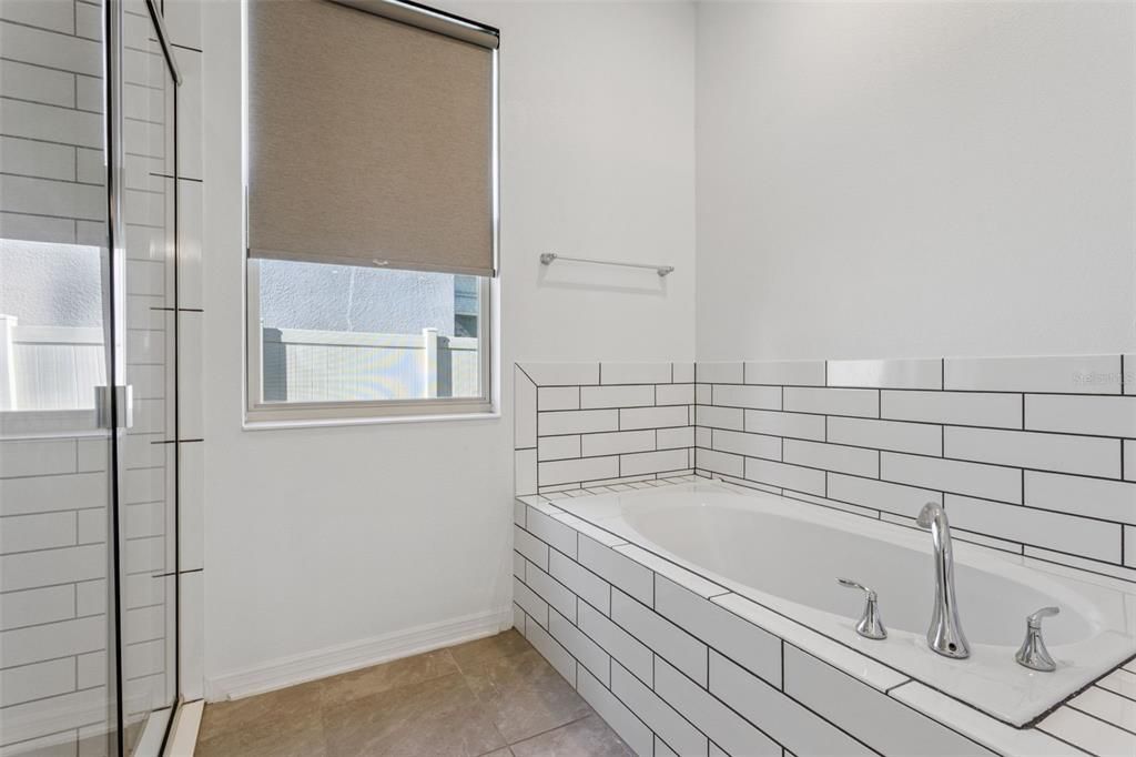 Activo con contrato: $514,900 (3 camas, 2 baños, 2088 Pies cuadrados)