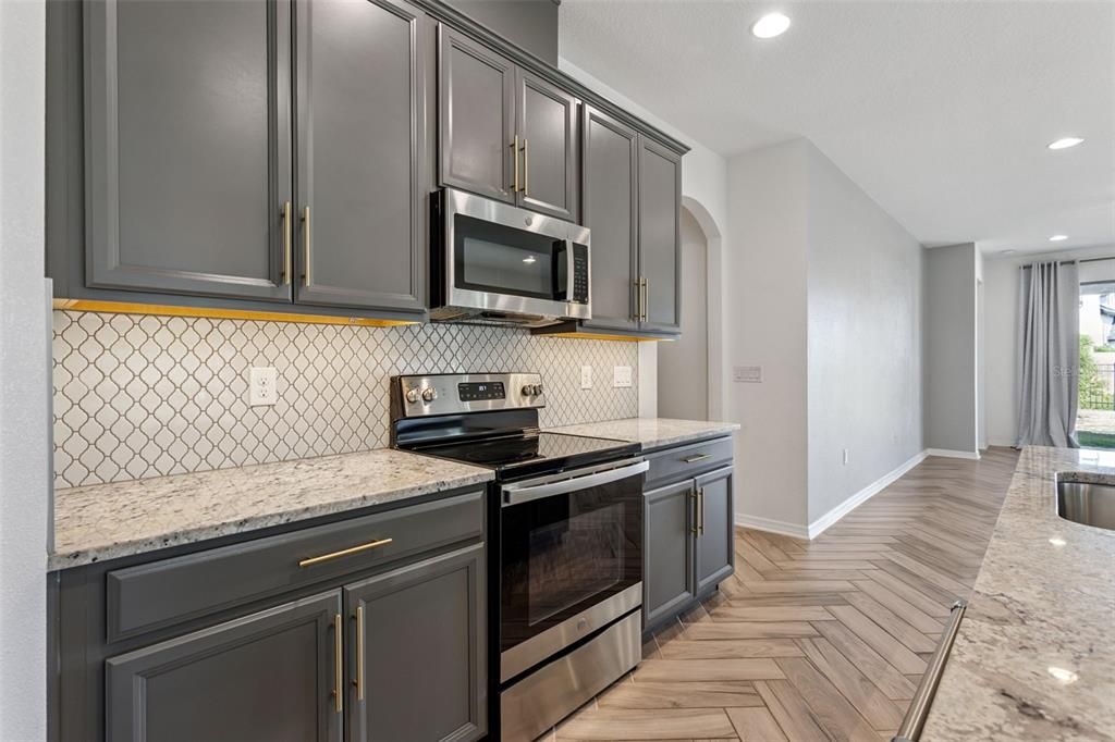 Activo con contrato: $514,900 (3 camas, 2 baños, 2088 Pies cuadrados)