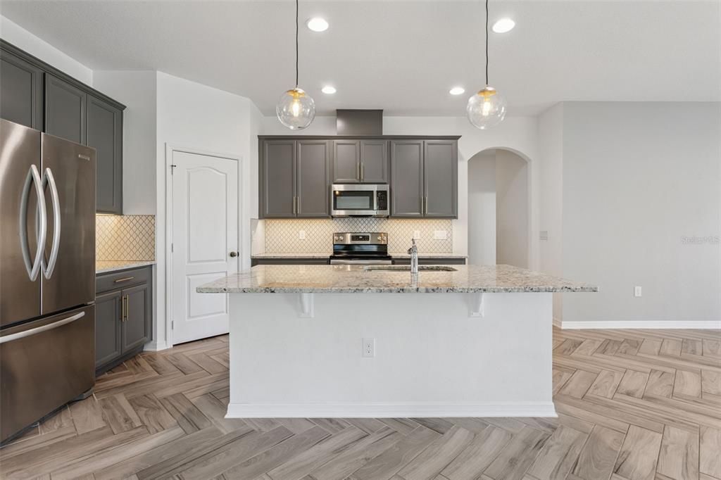 Activo con contrato: $514,900 (3 camas, 2 baños, 2088 Pies cuadrados)