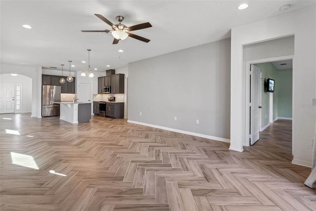 Activo con contrato: $514,900 (3 camas, 2 baños, 2088 Pies cuadrados)