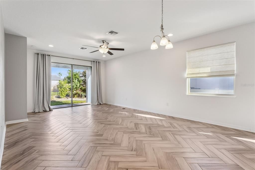 Activo con contrato: $514,900 (3 camas, 2 baños, 2088 Pies cuadrados)