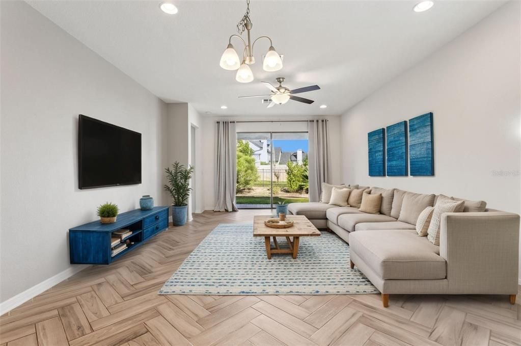 Activo con contrato: $514,900 (3 camas, 2 baños, 2088 Pies cuadrados)