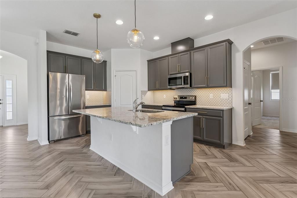 Activo con contrato: $514,900 (3 camas, 2 baños, 2088 Pies cuadrados)