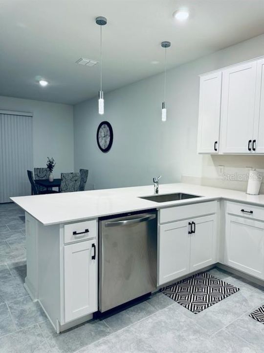 For Rent: $1,975 (3 beds, 2 baths, 1834 Square Feet)