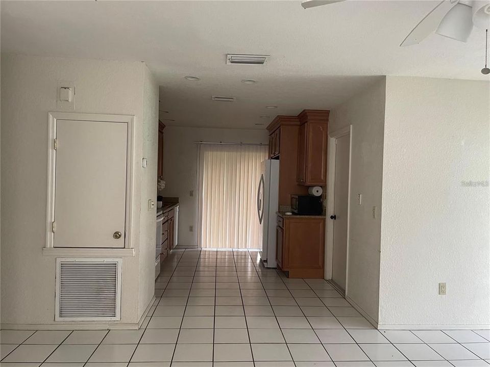 For Rent: $1,650 (3 beds, 2 baths, 1038 Square Feet)