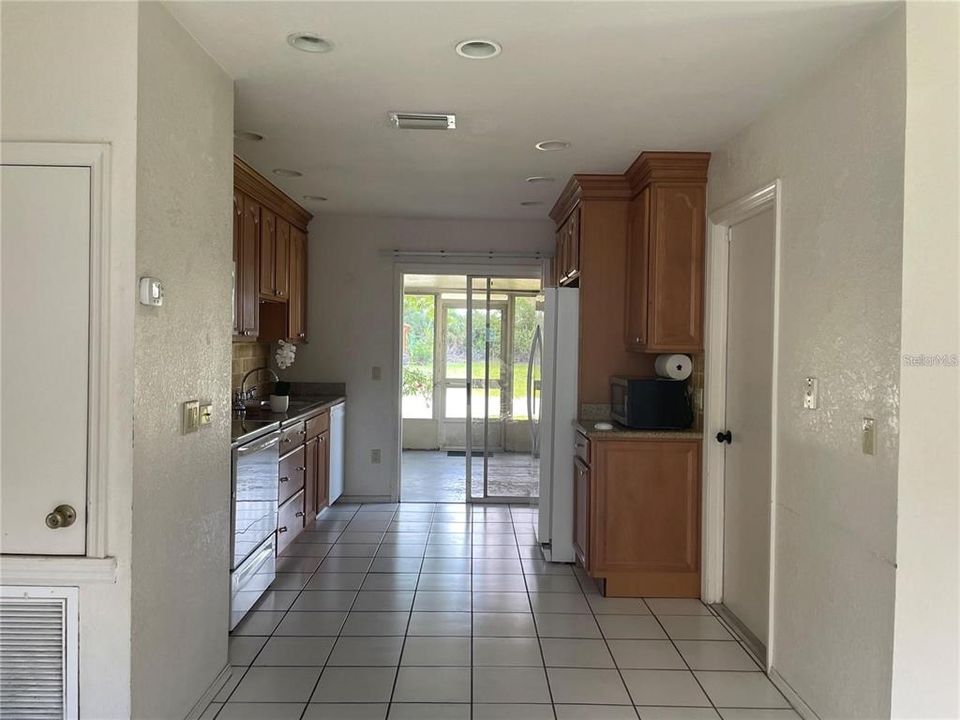 For Rent: $1,650 (3 beds, 2 baths, 1038 Square Feet)