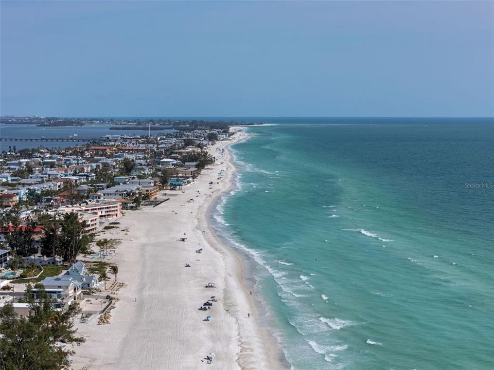 For Sale: $1,189,000 (2 beds, 2 baths, 1040 Square Feet)