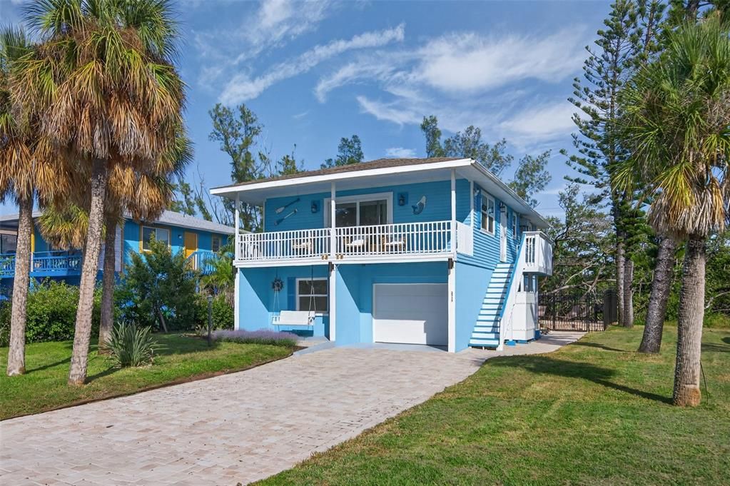 For Sale: $1,189,000 (2 beds, 2 baths, 1040 Square Feet)