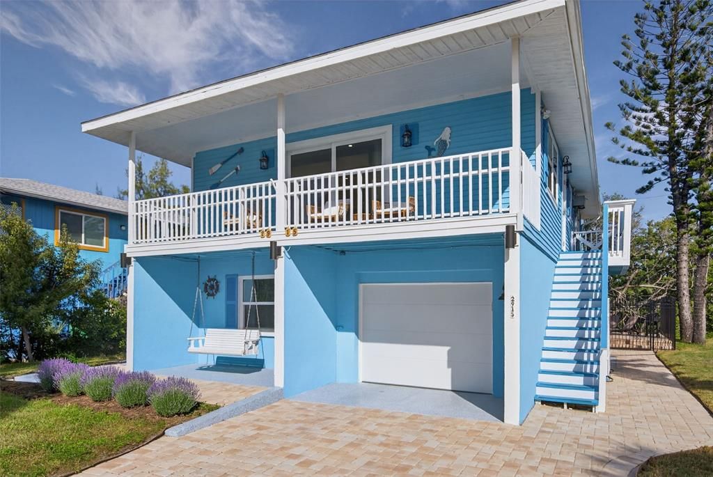 For Sale: $1,189,000 (2 beds, 2 baths, 1040 Square Feet)