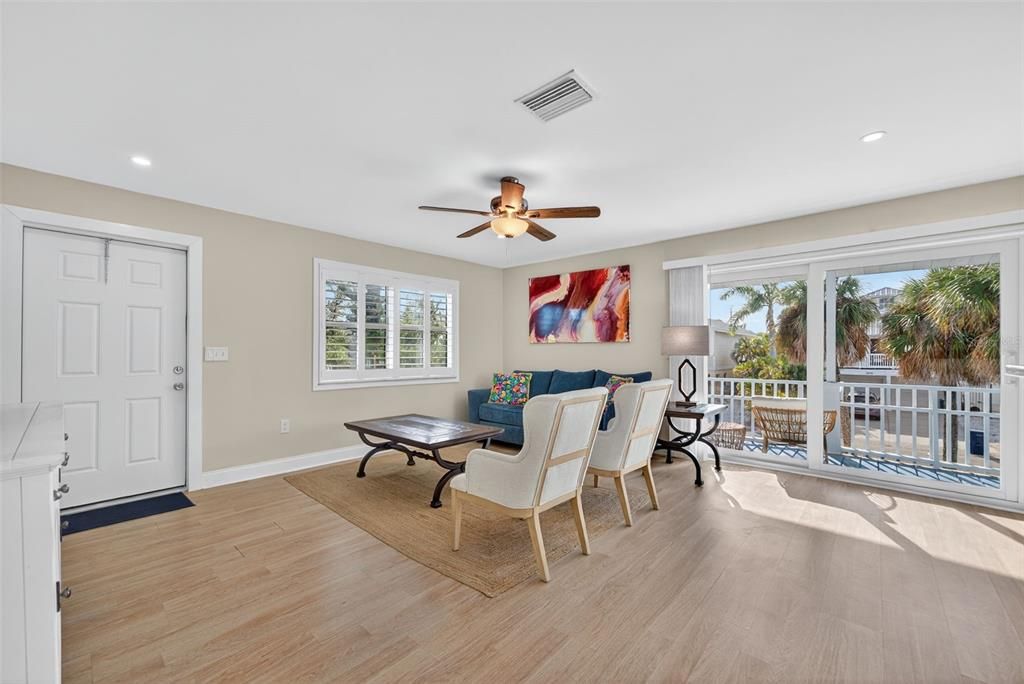 For Sale: $1,189,000 (2 beds, 2 baths, 1040 Square Feet)