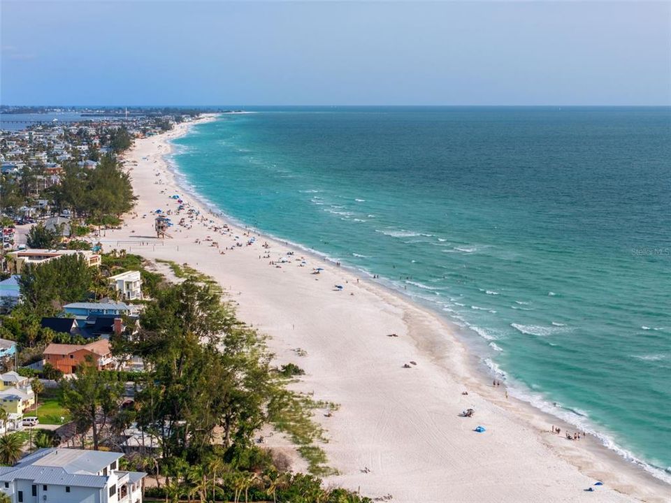 For Sale: $1,189,000 (2 beds, 2 baths, 1040 Square Feet)