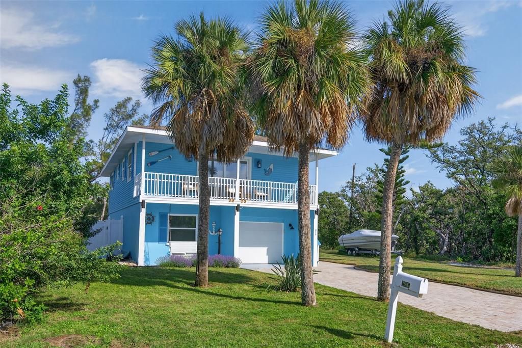 For Sale: $1,189,000 (2 beds, 2 baths, 1040 Square Feet)