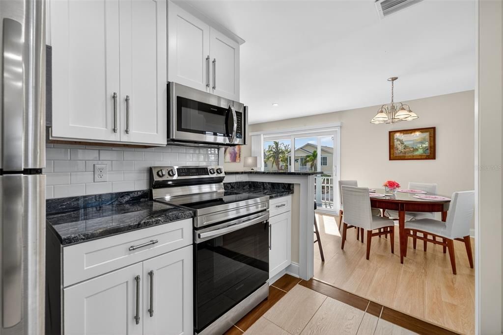 For Sale: $1,189,000 (2 beds, 2 baths, 1040 Square Feet)