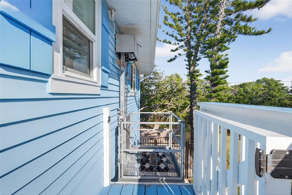 For Sale: $1,189,000 (2 beds, 2 baths, 1040 Square Feet)