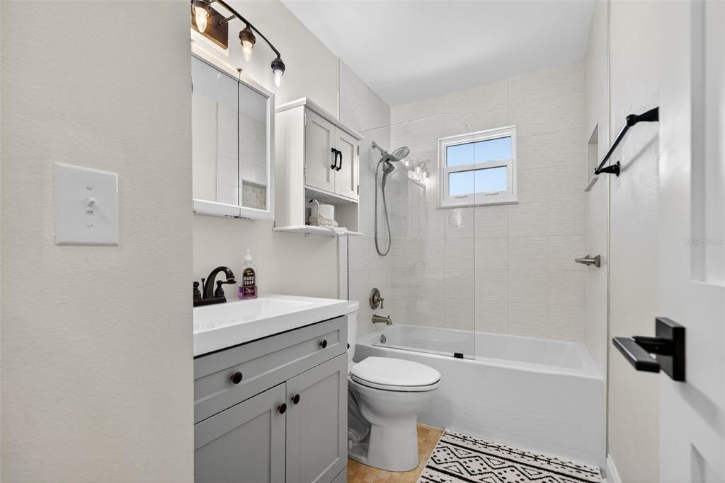 For Sale: $1,189,000 (2 beds, 2 baths, 1040 Square Feet)