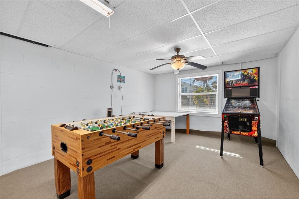 For Sale: $1,189,000 (2 beds, 2 baths, 1040 Square Feet)