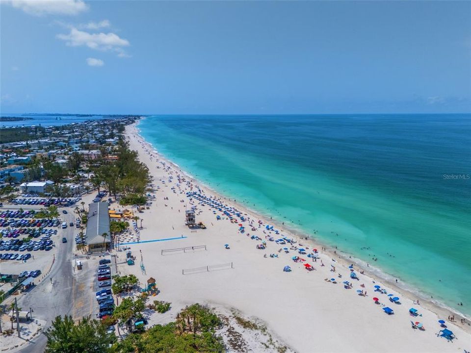 For Sale: $1,189,000 (2 beds, 2 baths, 1040 Square Feet)