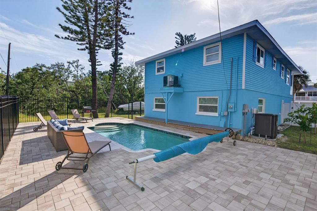 For Sale: $1,189,000 (2 beds, 2 baths, 1040 Square Feet)