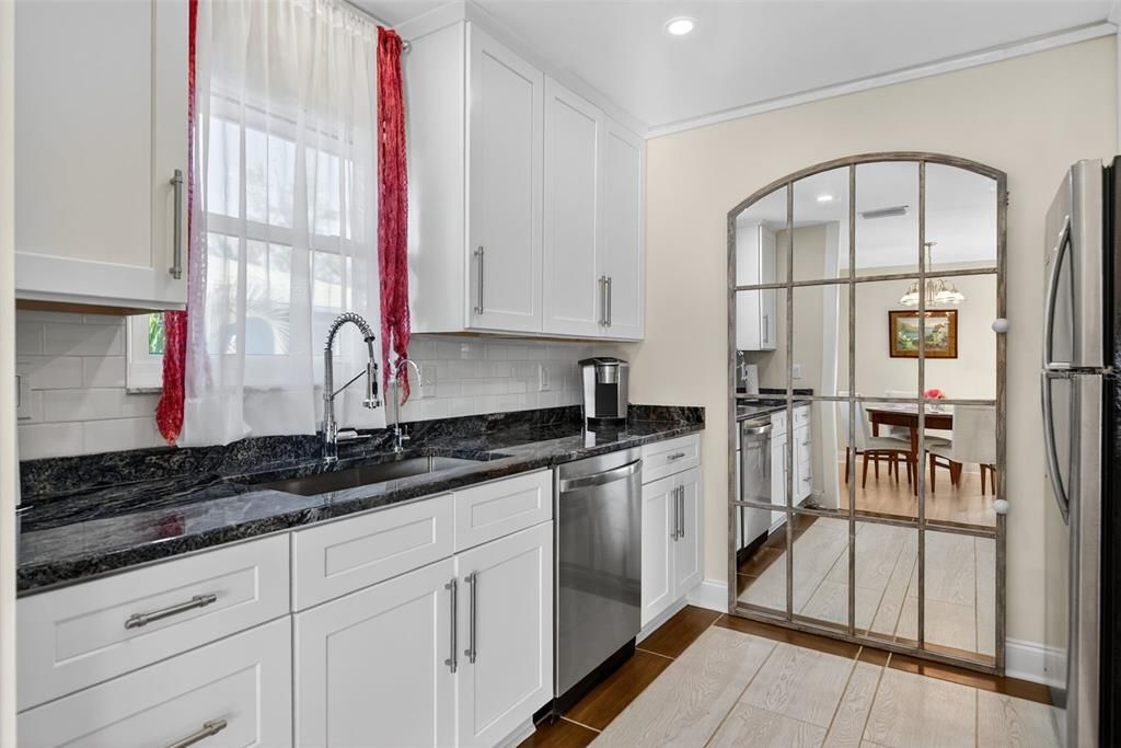 For Sale: $1,189,000 (2 beds, 2 baths, 1040 Square Feet)