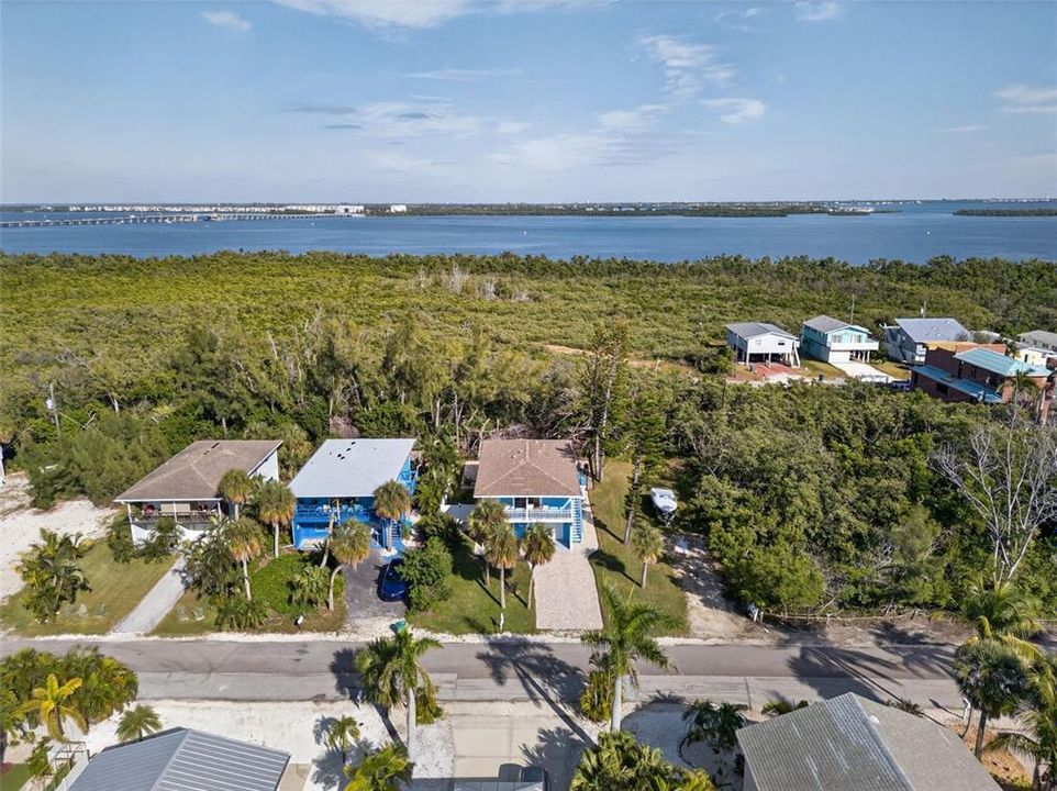 For Sale: $1,189,000 (2 beds, 2 baths, 1040 Square Feet)